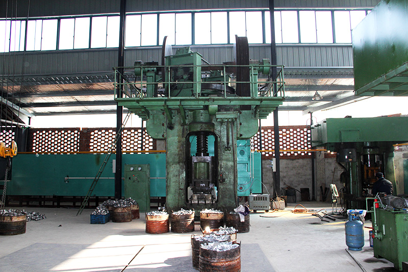 300噸摩擦鍛造機.jpg